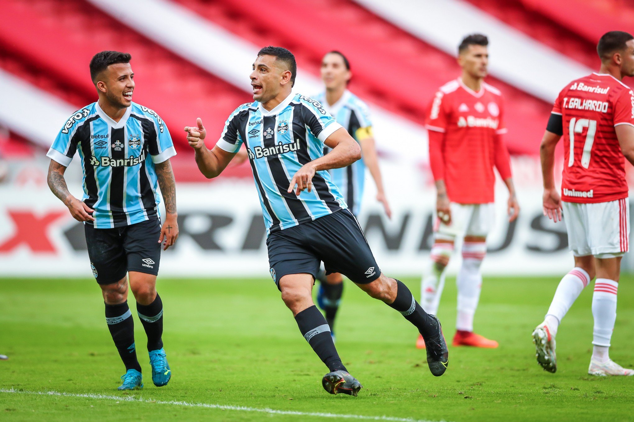 Grêmio goleia o Veranópolis por 5 a 0 e confirma vaga na semi do Gauchão -  Grêmio - Jornal VS