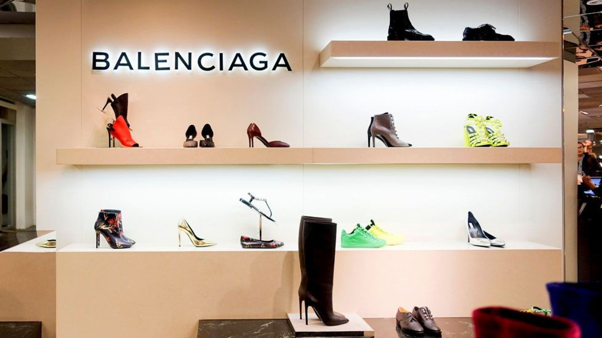 Balenciaga abre primeira loja no Brasil