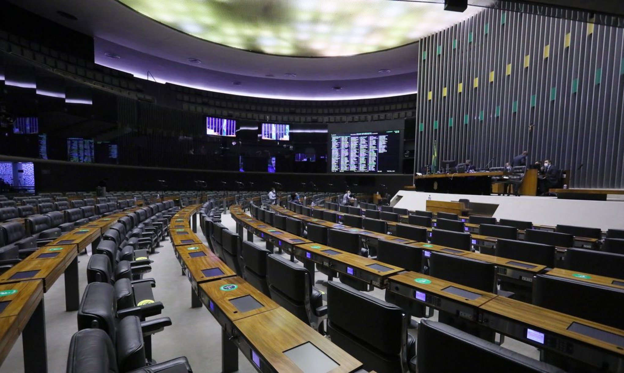 Câmara aprova em 1º turno PEC da Segurança Pública sem redução de maioridade