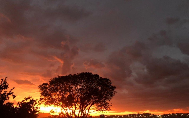 PREVISÃO DO TEMPO: Chuva histórica de setembro pode se repetir em outubro no RS? Saiba o que apontam os meteorologistas