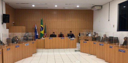 Com aval do prefeito, vereadores de Cachoeirinha abrem processo de impeachment contra Miki e Maurício - Vimarsana News