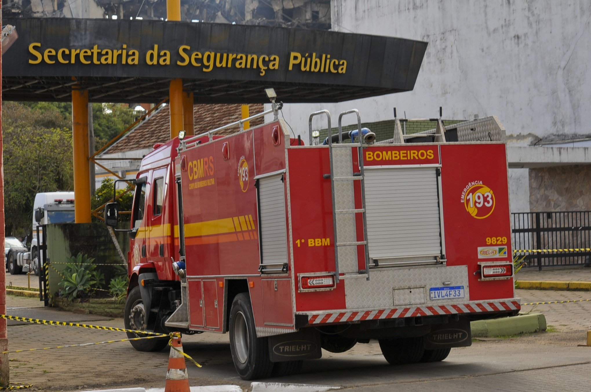 Com cães de busca e drones, seguem trabalhos de Bombeiros no prédio da SSP neste sábado - Vimarsana News