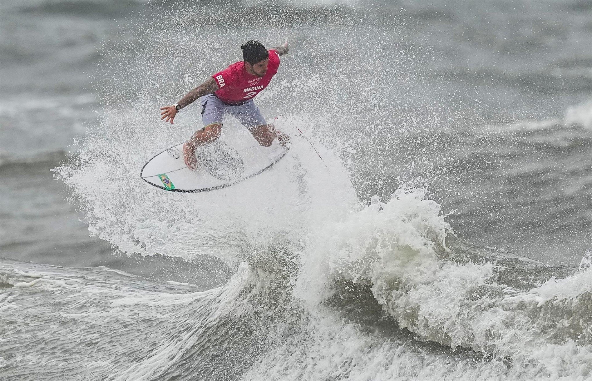 gabriel medina é tricampeão mundial!