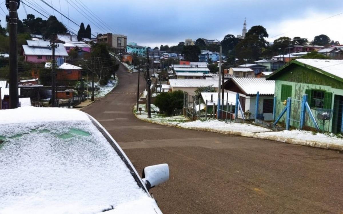 São Francisco de Paula amanheceu coberta de neve nesta quinta-feira (29)