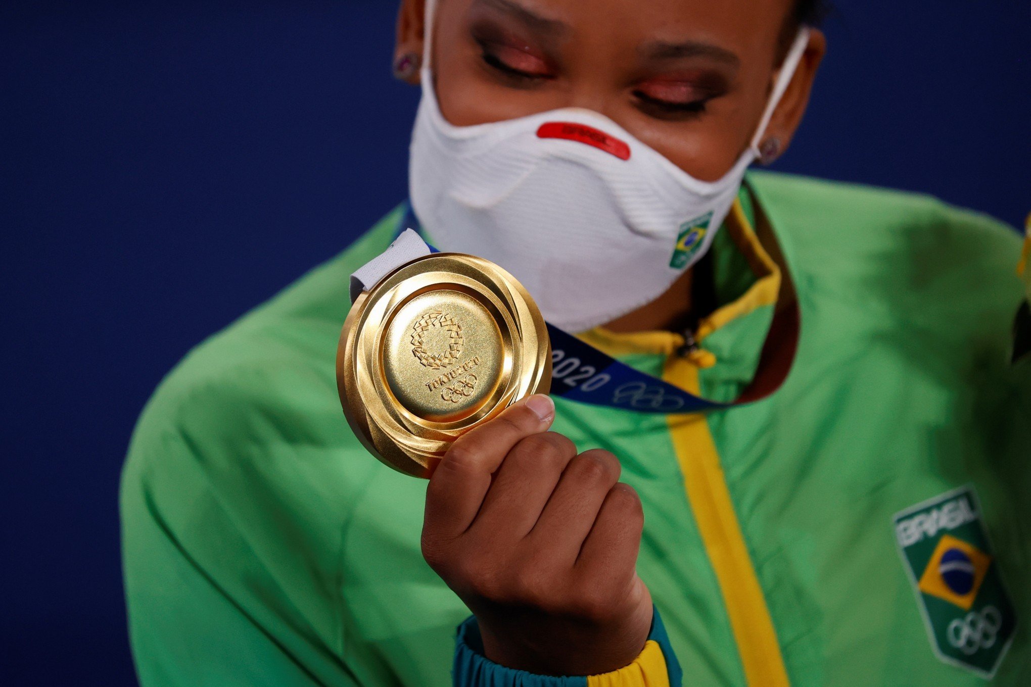 Rebeca Andrade leva medalha de ouro no salto e faz história nos Jogos