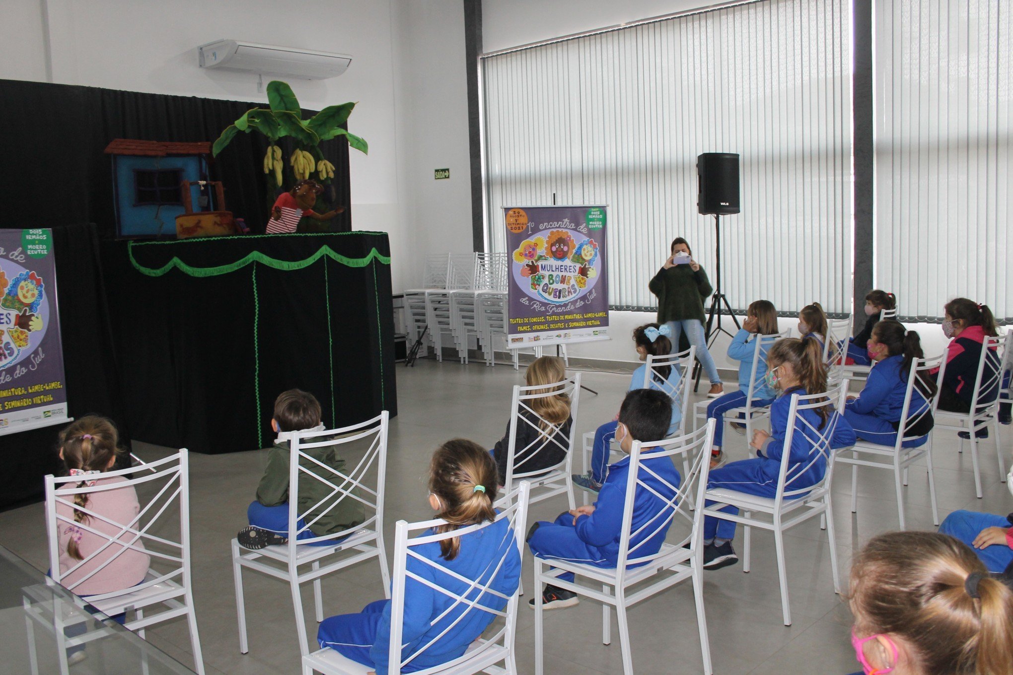 Espet&aacute;culo para alunos da regi&atilde;o durante o Encontro de Mulheres Bonequeiras  - Not&iacute;cias - Jornal NH