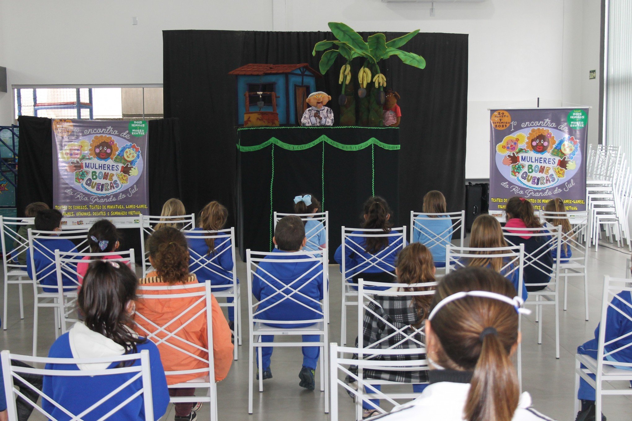 Espet&aacute;culo para alunos da regi&atilde;o durante o Encontro de Mulheres Bonequeiras  - Not&iacute;cias - Jornal NH