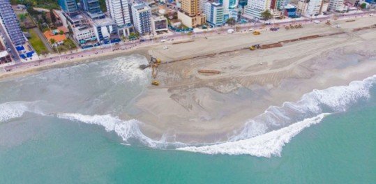 Obra cria faixa de praia com 'areia movediça' e causa acidentes em  Balneário Camboriú (SC) - Notícias - R7 JR na TV