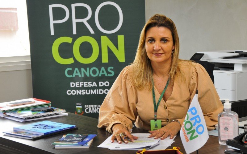 Diretora do Procon auxilia população inadimplente