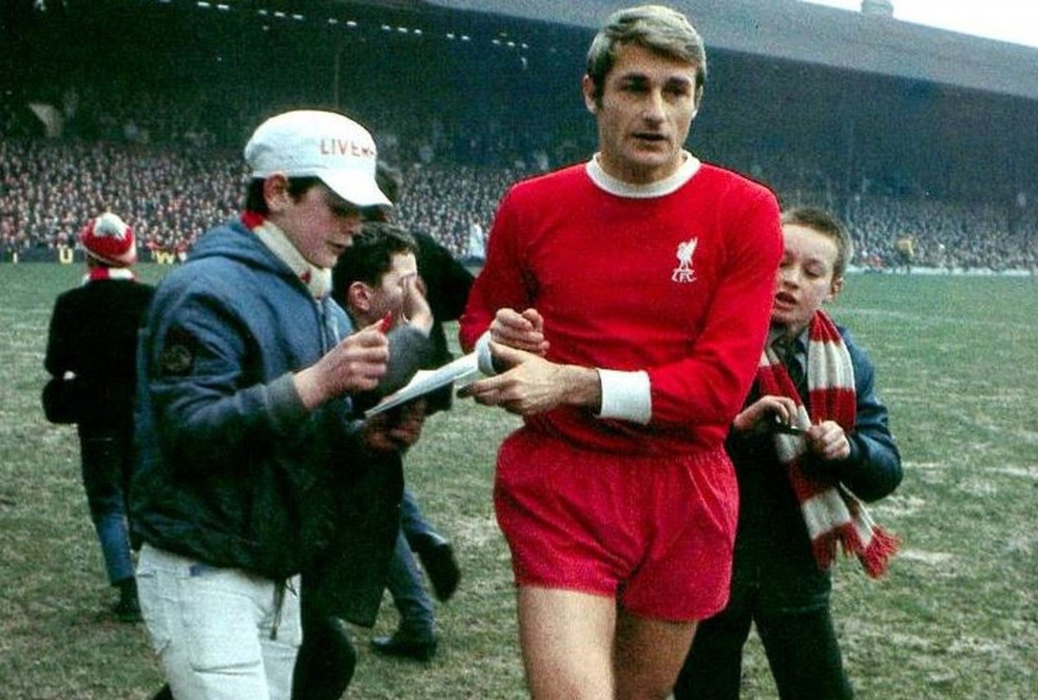 Campeão da Copa do Mundo e ídolo do Liverpool, Roger Hunt morre aos 83 anos  - Esportes - Jornal VS