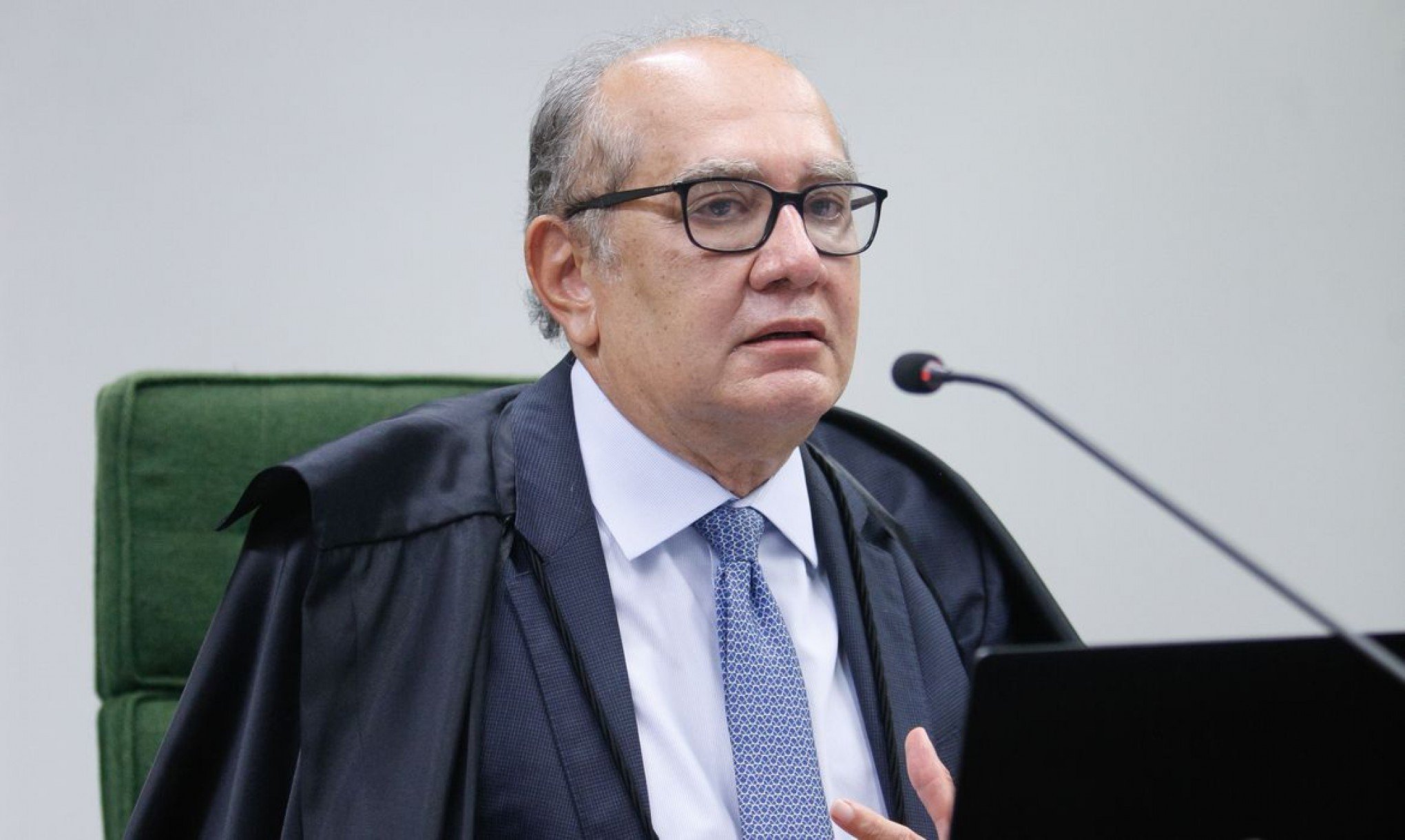 Lei que proíbe cotas raciais em universidades: Gilmar Mendes vota por inconstitucionalidade em SC