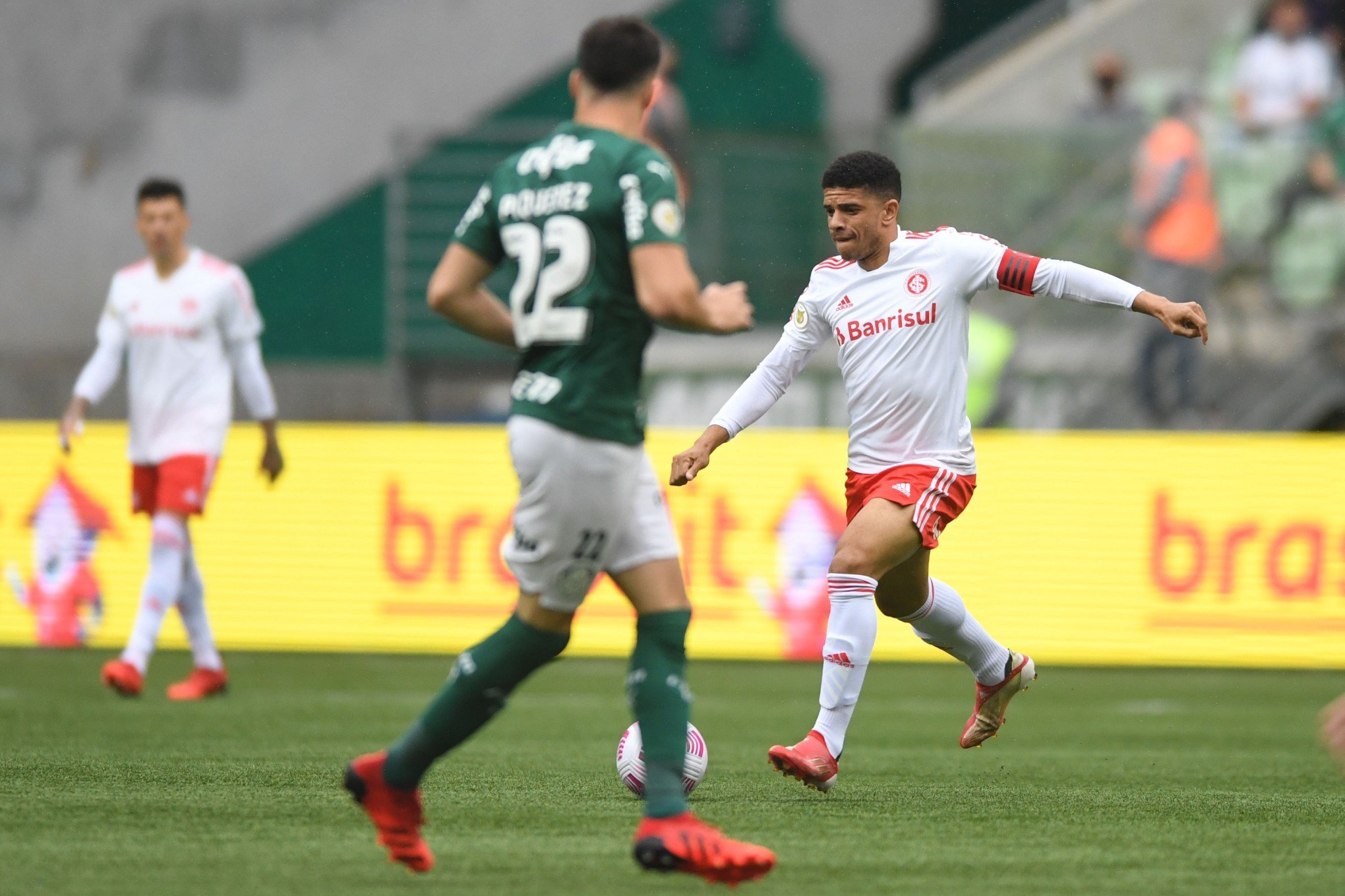 Veiga perde gol inacreditável, e Internacional e Palmeiras ficam no empate  pelo Brasileirão - Lance!