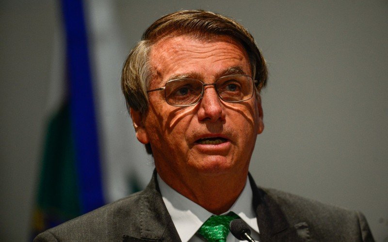 Bolsonaro diz que pretende antecipar retorno ao Brasil