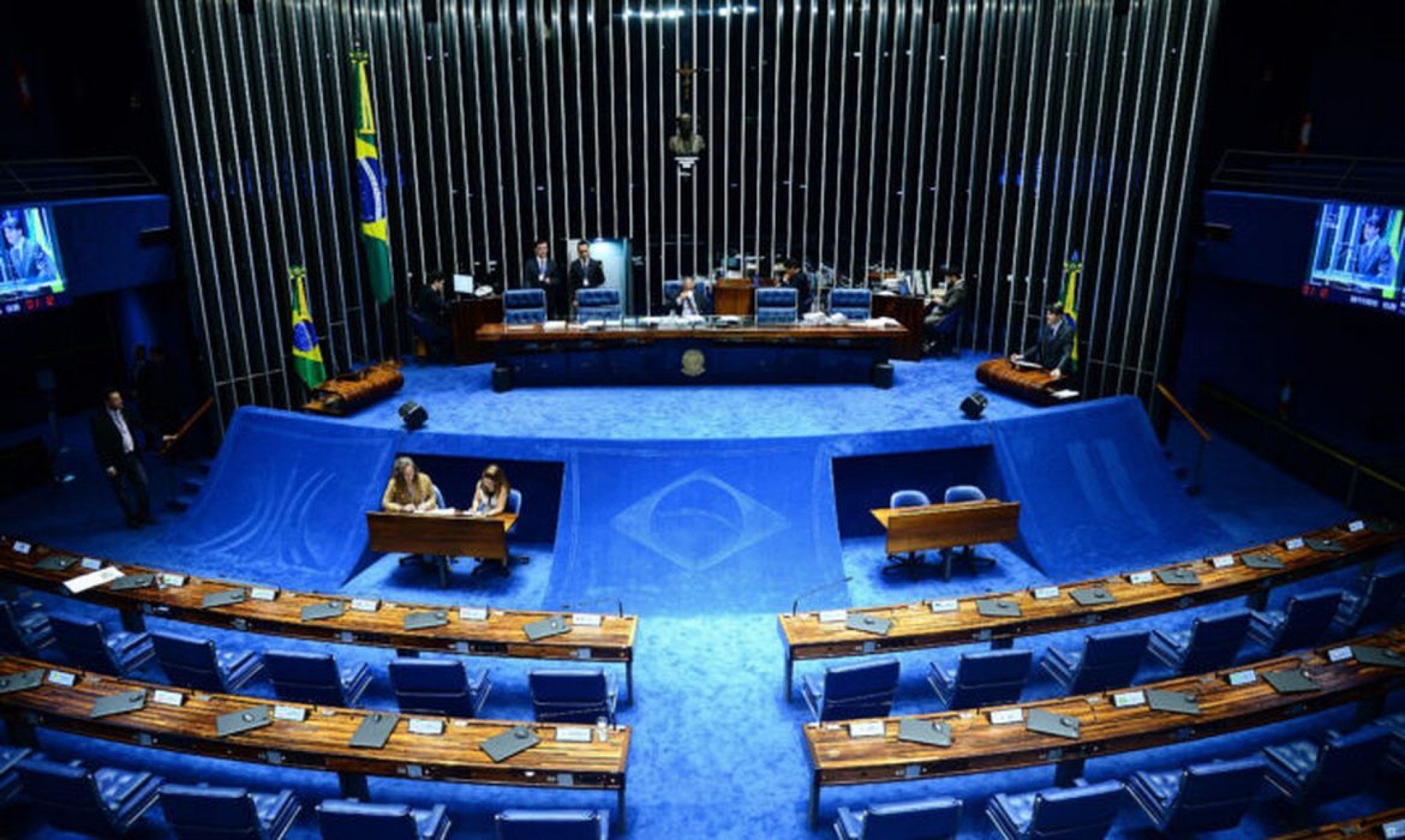 Senado aprovou na terça-feira (20) o projeto de lei que prorroga a desoneração da folha de pagamentos de 17 setores da economia e de pequenos e médios municípios