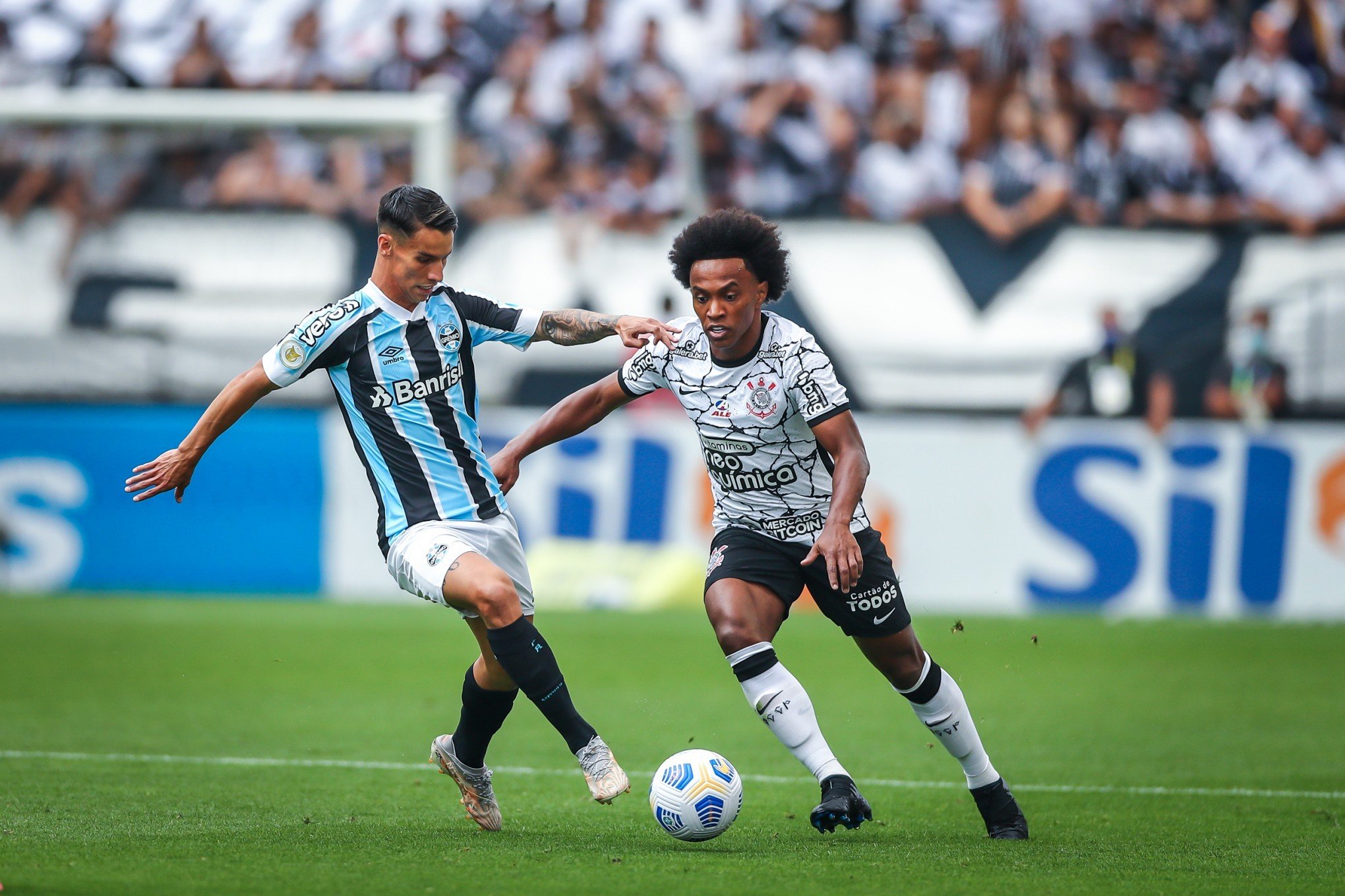 Corinthians e Grêmio empataram em 1 a 1 na Neo Química Arena, pelo