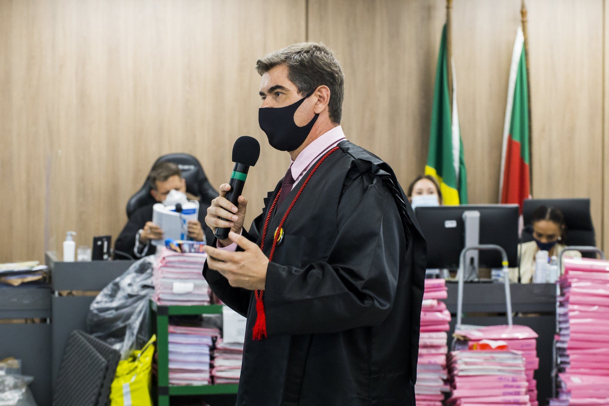 'Estamos aqui para mostrar para o mundo que a história não pode se repetir', diz promotora ao