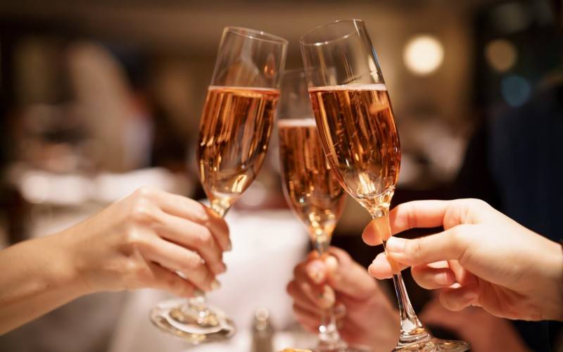 Hydration and nutrition during and after drinking are among the most effective measures against a hangover