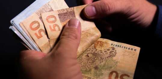 Salário mínimo ideal para uma família deveria ser R$ 6,3 mil, calcula Dieese