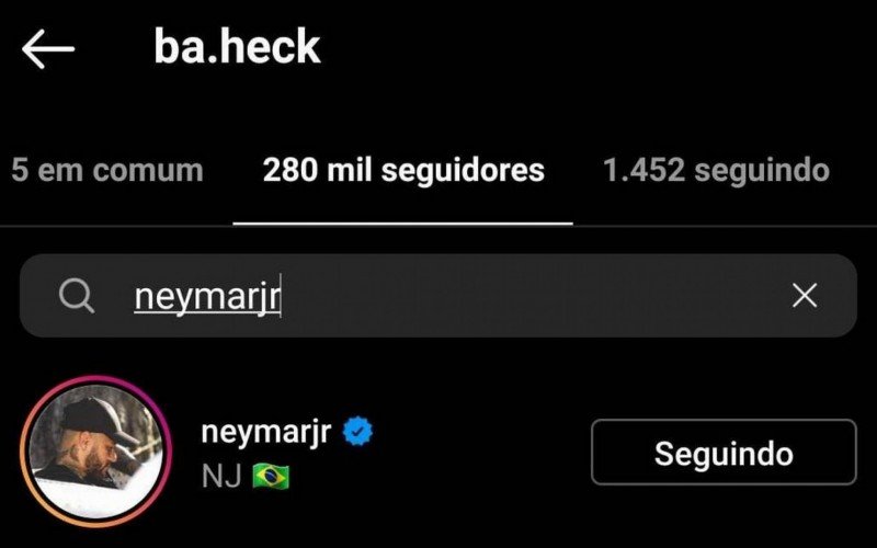 Neymar segue Bárbara