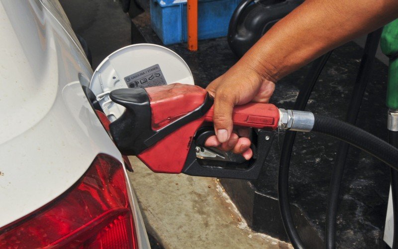 Gasolina deve aumentar nesta terça-feira (11)  | abc+