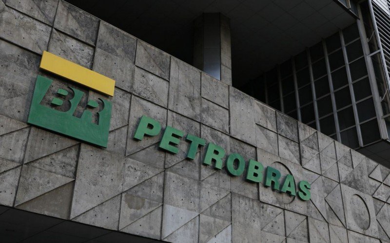 Preço de combustível é assunto de governo, afirma presidente da Petrobras