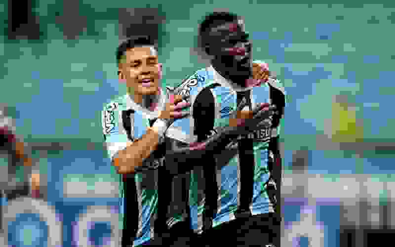 Elias marcou os dois gols do Grêmio na Arena