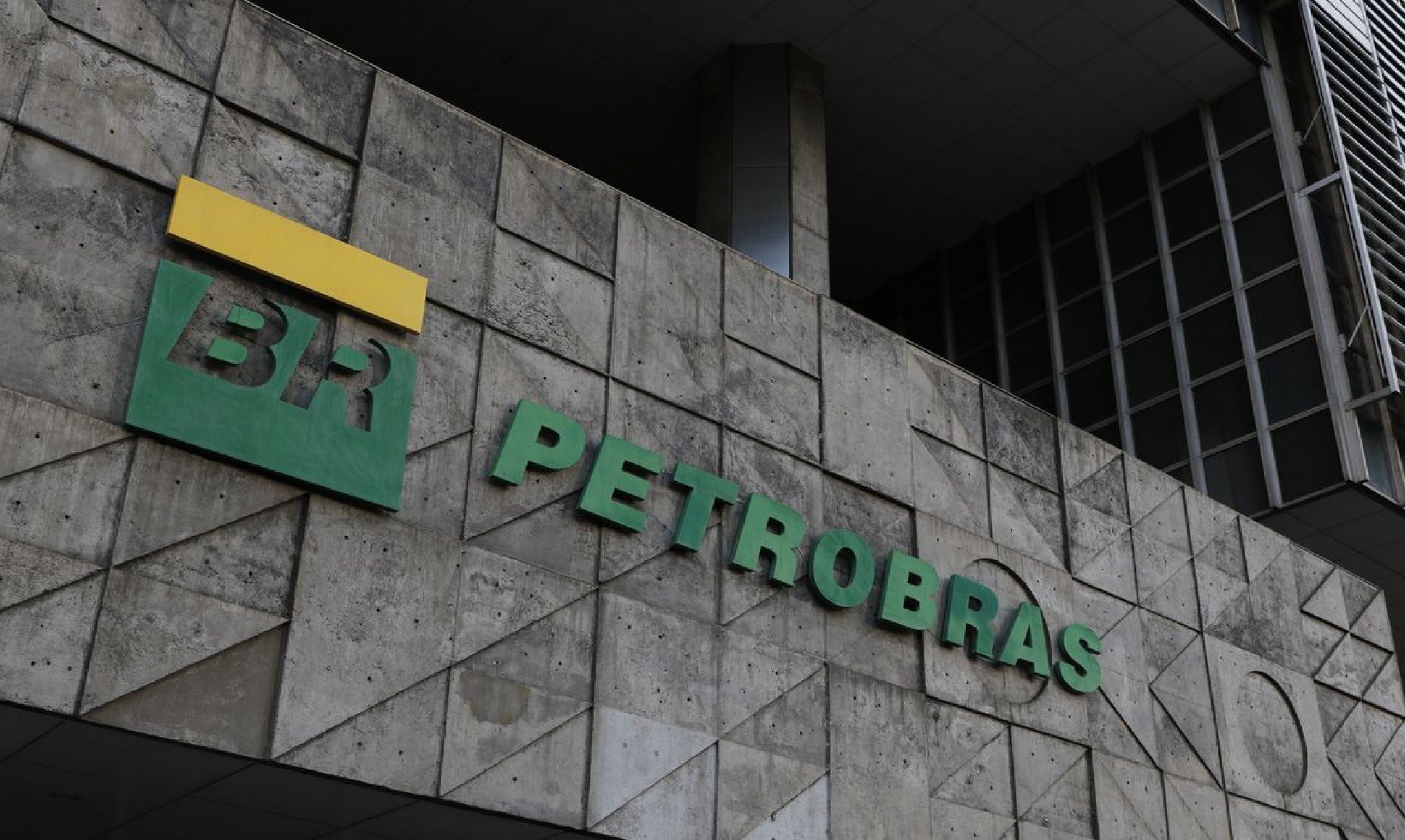 Conselho da Petrobras encerra mandato de presidente e nomeia interino
