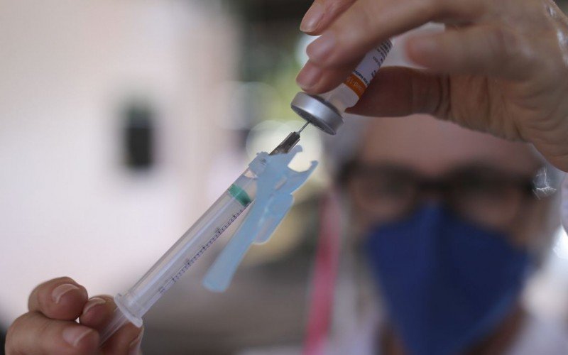COVID-19: Vacinação será incluída no calendário nacional de crianças e grupos prioritários; saiba mais