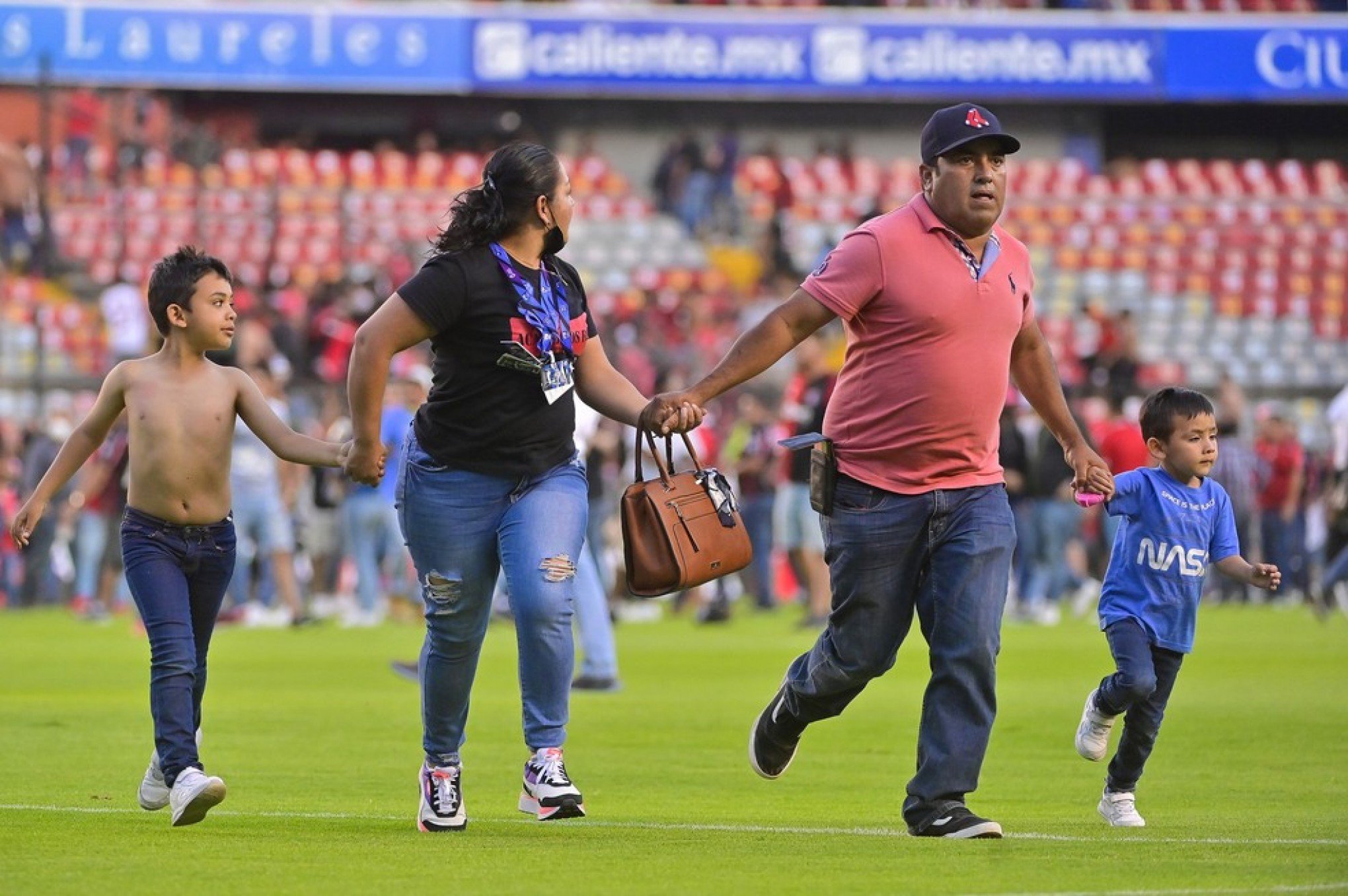 Briga generalizada em estádio no México deixa mais de vinte