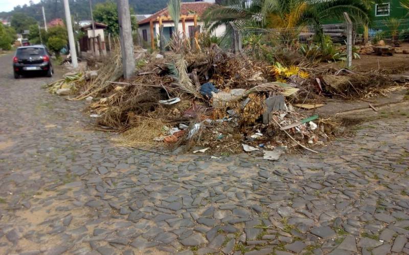 The rubble received the attention of the administration this weekend at Estância Velha