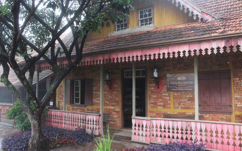 Casa do Colono, na área central da Praça das Etnias | abc+