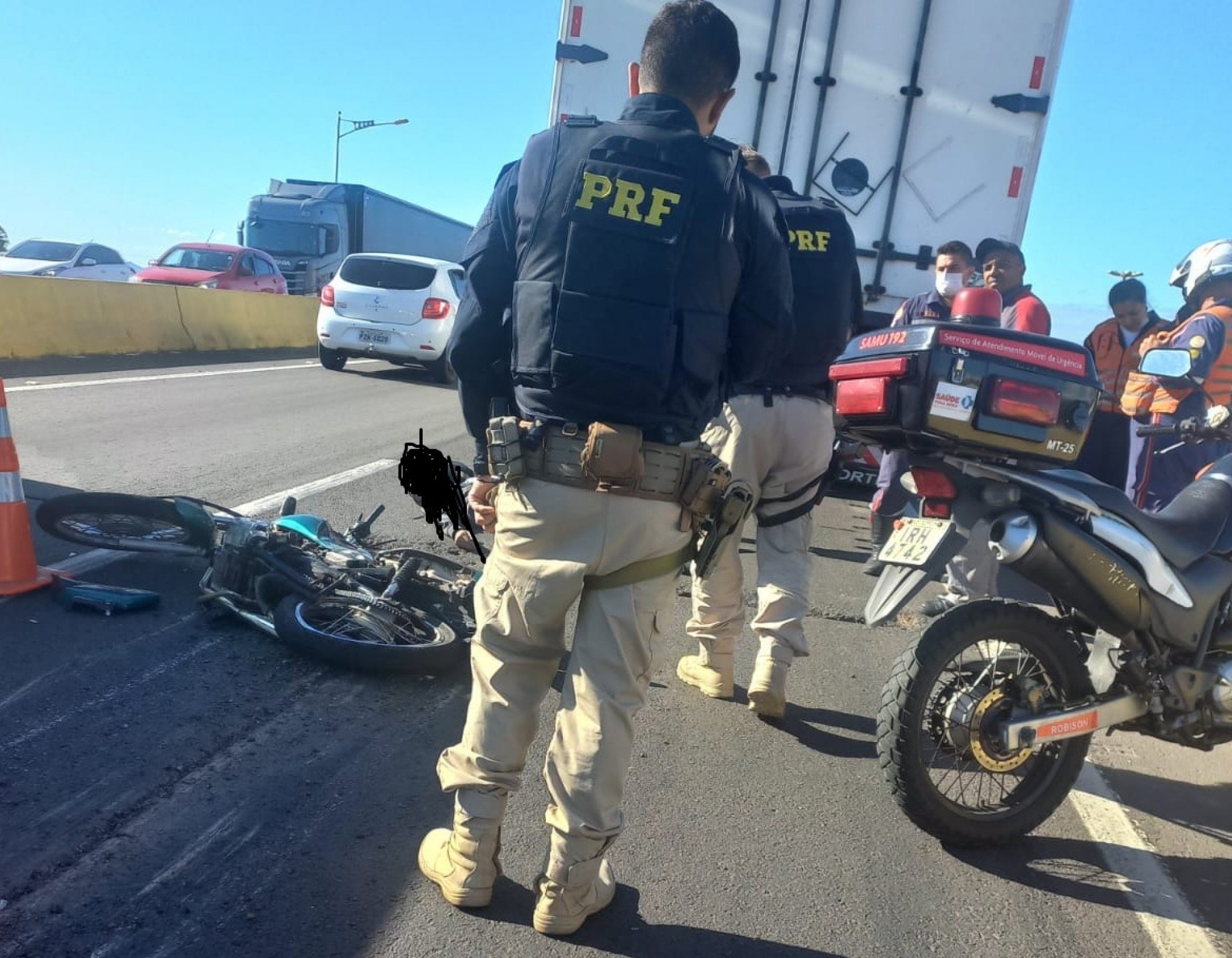 Depois De Mais De Três Horas E Meia Corpo De Motociclista é Retirado Da ...