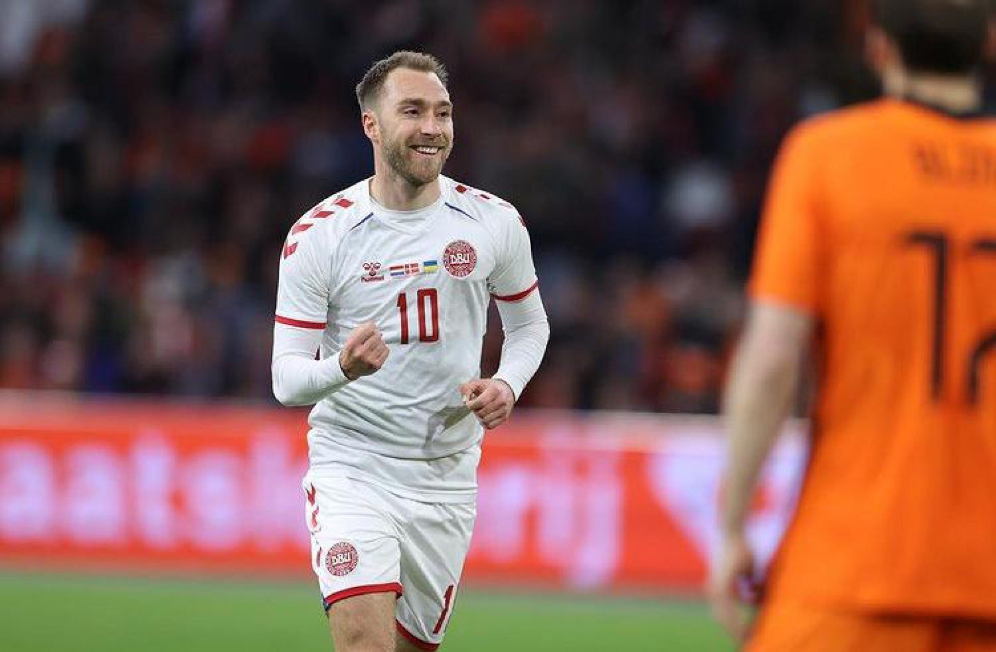 Eriksen volta a jogar uma partida oficial oito meses após ataque cardíaco  na Eurocopa; veja, futebol inglês