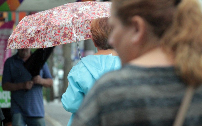 Temperaturas começam a cair no RS e chuva segue até o fim da semana