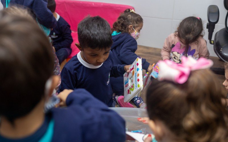 Kits de material escolar e uniformes serão entregues a partir da 2a quinzena de março