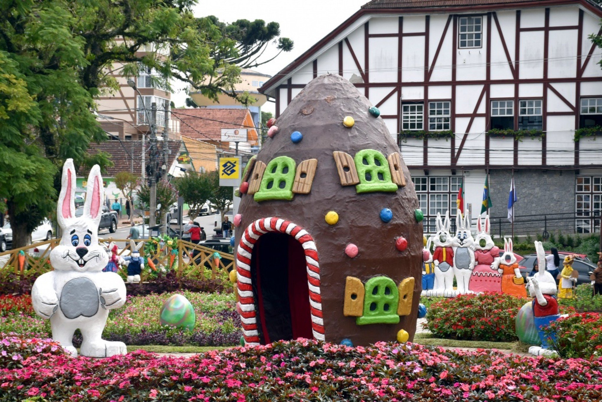 Com coelhinho germânico, Nova Petrópolis divulga como deve ser o evento da Magia da Páscoa 2025; confira
