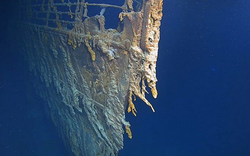 Submarino usado para levar turistas até os destroços do Titanic desaparece no Oceano Atlântico