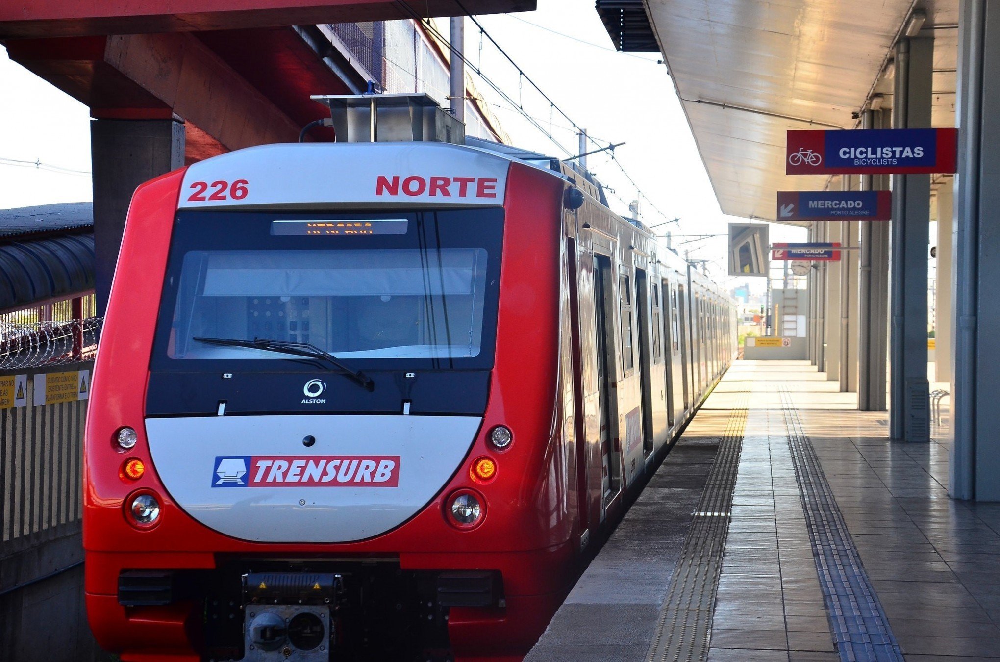Trensurb opera com intervalos maiores na quinta-feira devido ao feriado de Navegantes