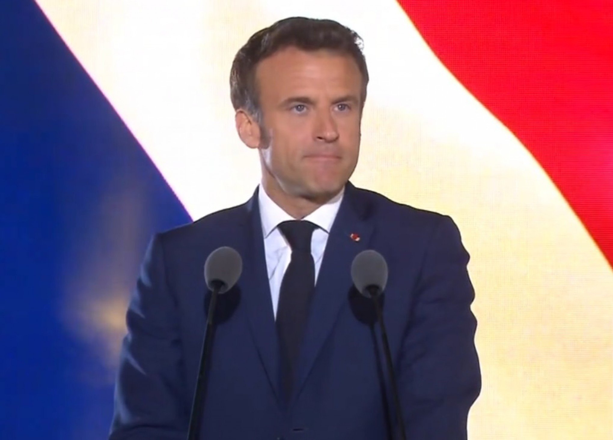 PRESENTE MACABRO: Presidente da França recebe pacote com pedaço de dedo humano
