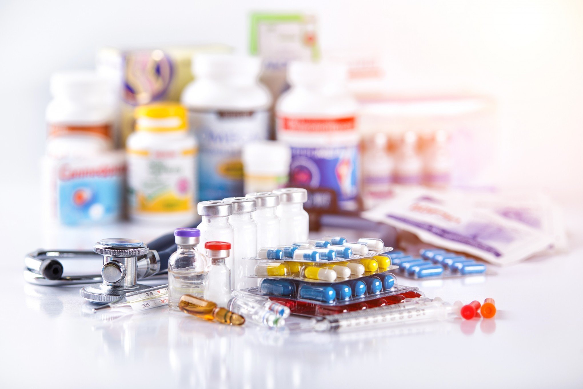 Conselho autoriza que farmacêuticos prescrevam medicamentos; veja o que dizem entidades médicas