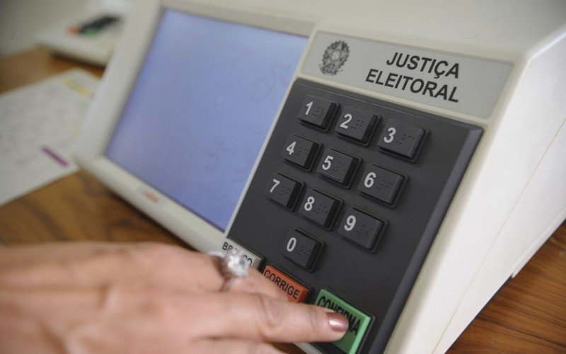 ELEIÇÕES 2024: TSE começa teste público das urnas eletrônicas; saiba como funciona e o que será analisado