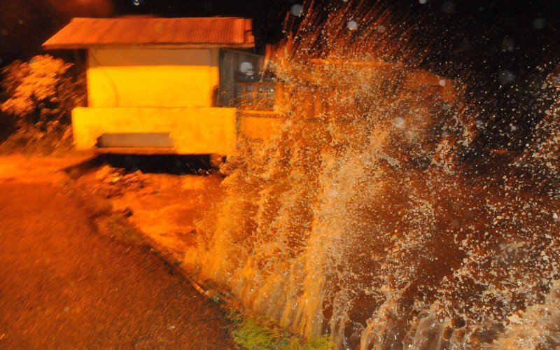 Vento forte agitando Ã¡guas entre ImbÃ© e TramandaÃ­ ontem