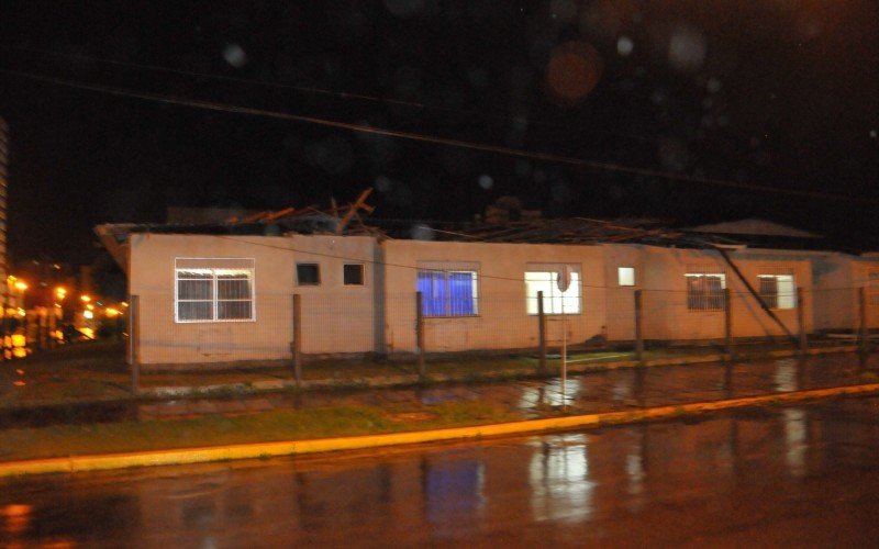 Ala de internaÃ§Ã£o do Hospital de TramandaÃ­ apÃ³s destelhamento causado por ciclone