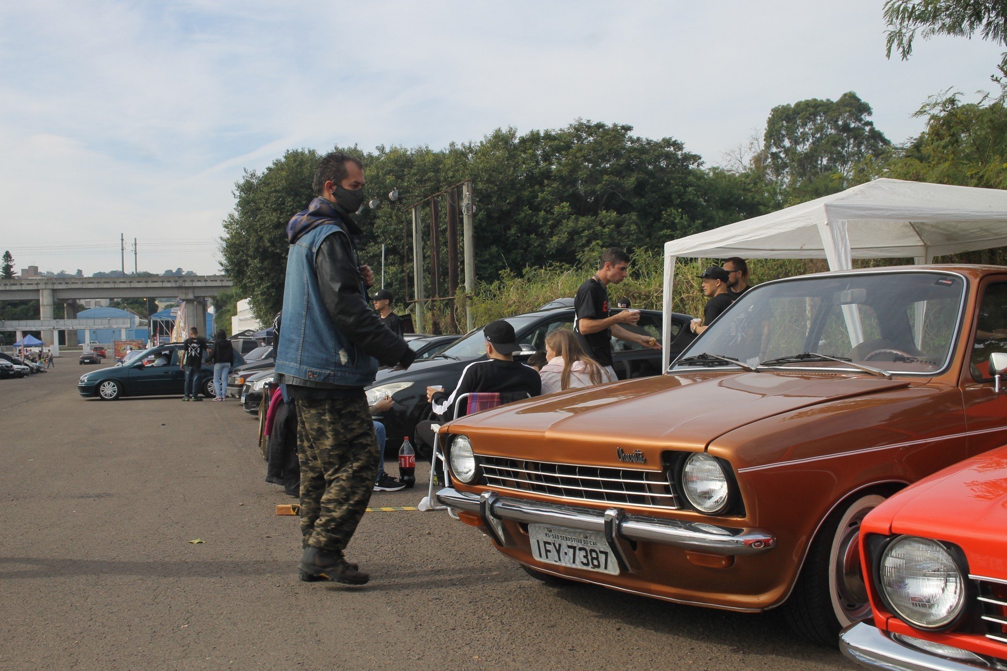 Veja fotos dos carros rebaixados em exposição no encontro Baixos