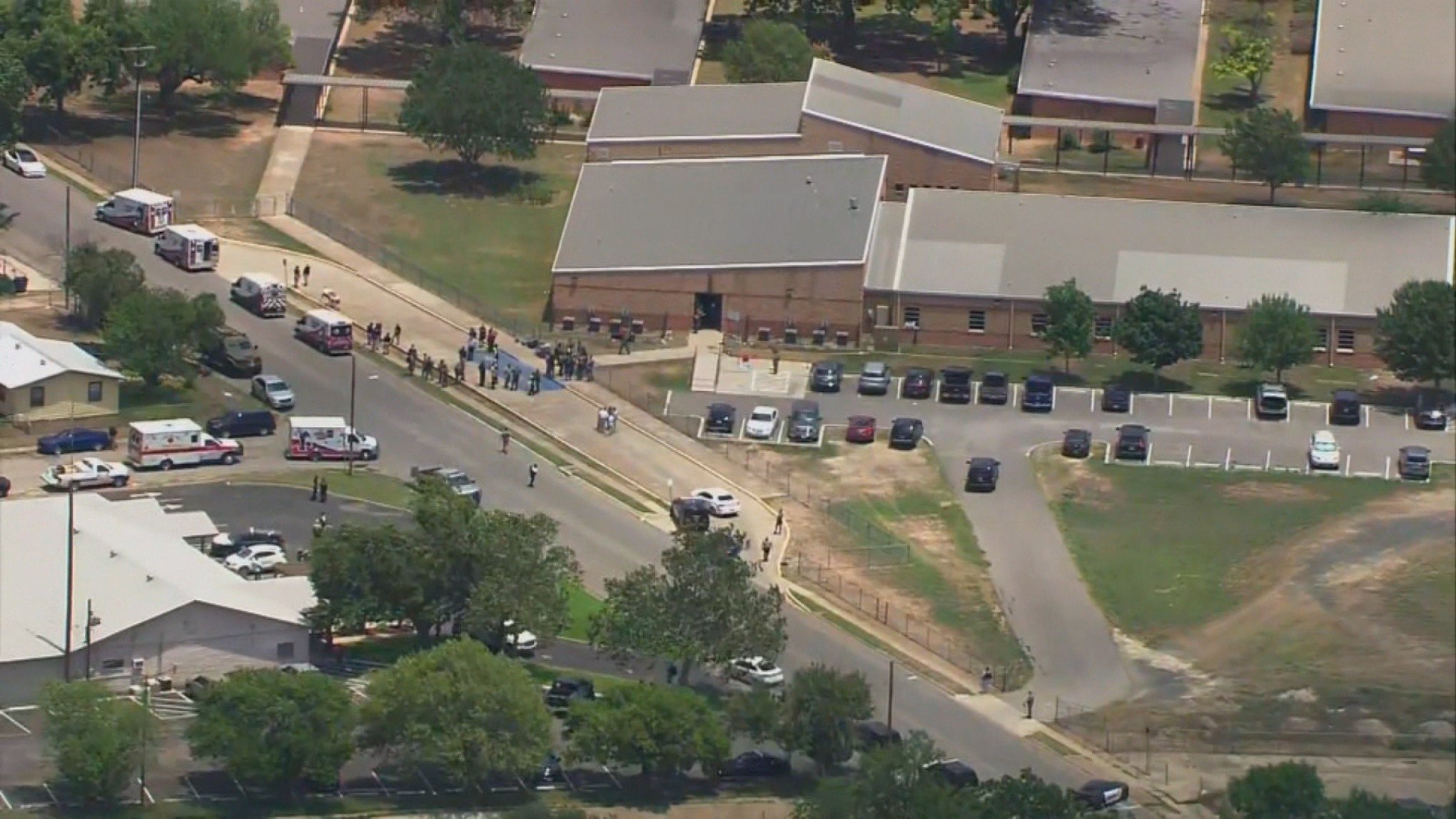 Texas: Catorze crianças e professor mortos em tiroteio em escola infant