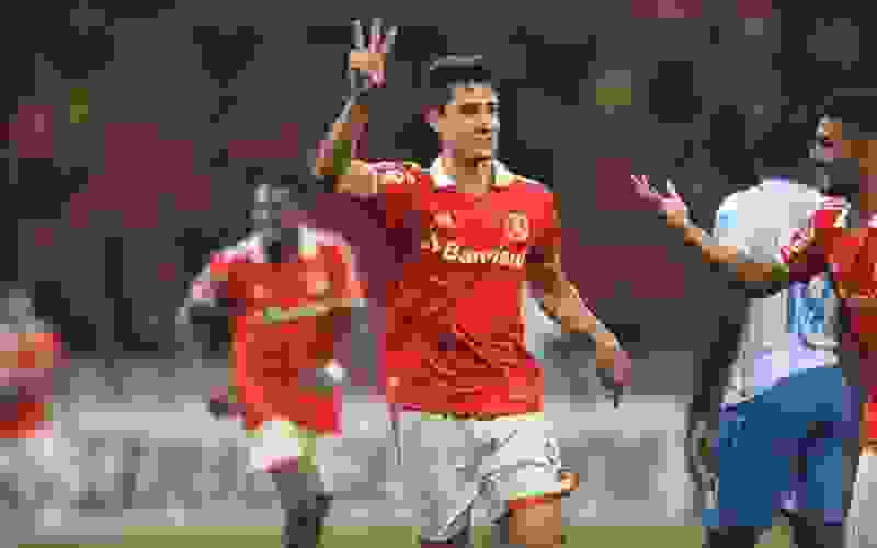 Rodrigo Dourado marcou três gols na goleada do Beira-Rio