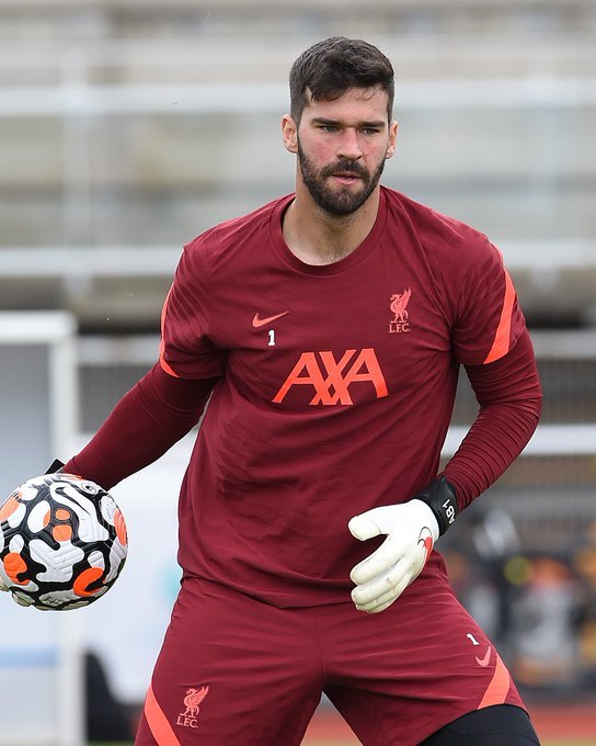 Além da seleção brasileira, Alisson é protagonista no Liverpool