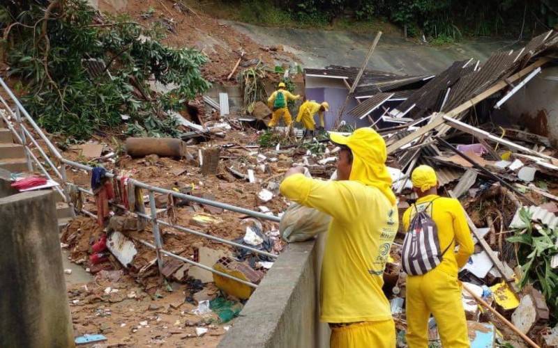 Chega A 100 O Número De Mortos Após Chuvas No Recife País Jornal Nh 