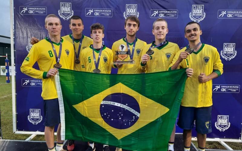 Además del equipo técnico de la selección de Brasil, había seis atletas gimnastas