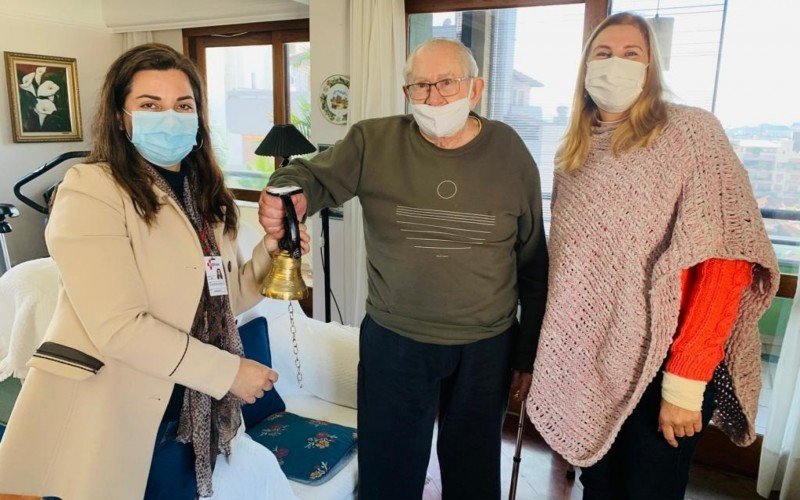 Devolução do Sino da Vitória ao empresário Édio Zang